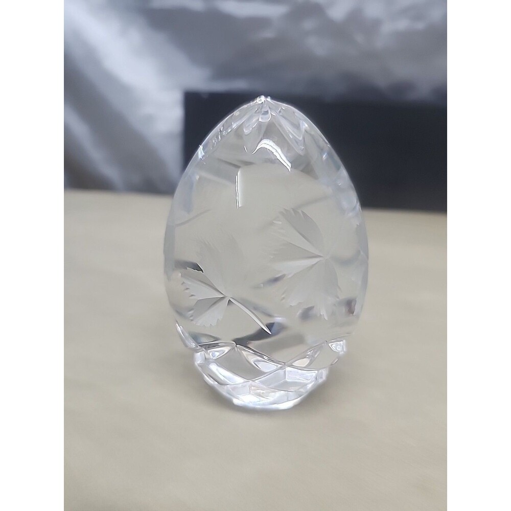 Gorham 24% Lead Crystal Egg Made In Poland.  Paperweight. 3.5 in leaves